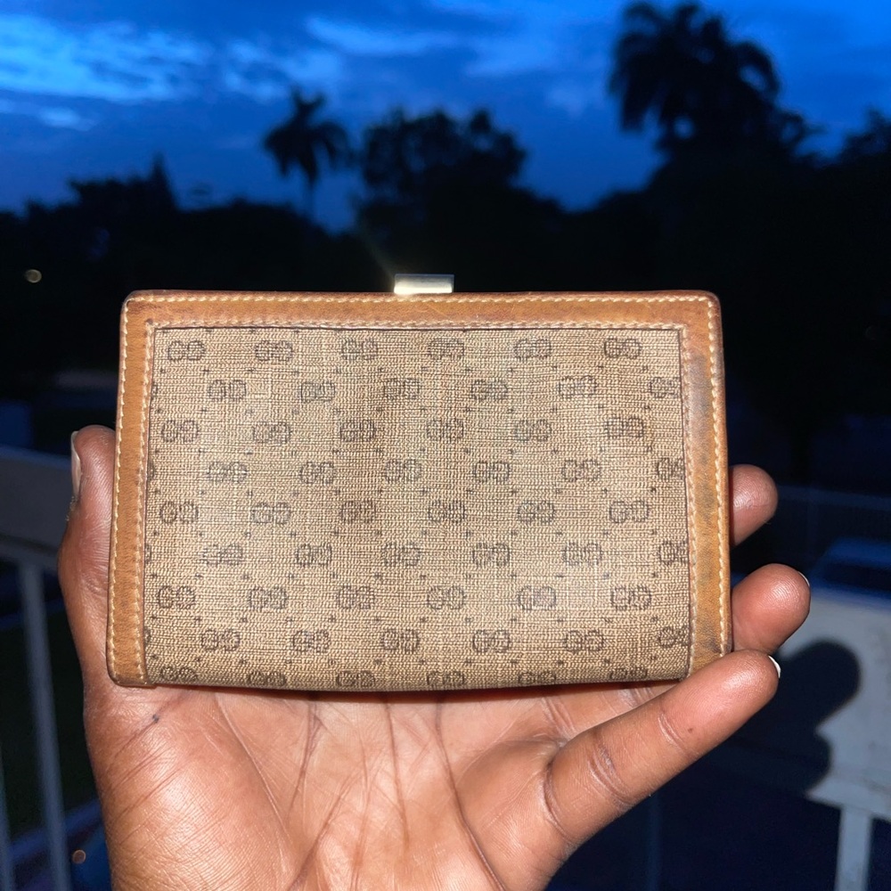 Vintage Gucci billfold wallet